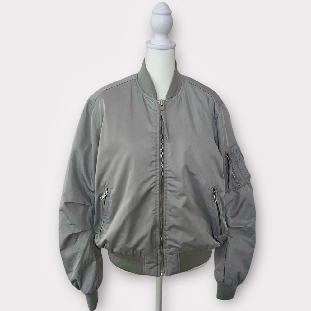 GAP Silver Grey Satin Bomber Jacket Lavender Quilted Lining Size Medium - Picture 4 of 7
